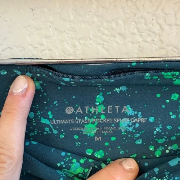 Athleta Ultimate Stash Pocket Split Capri Pant Splattered Green size Medium - Picture 8 of 9